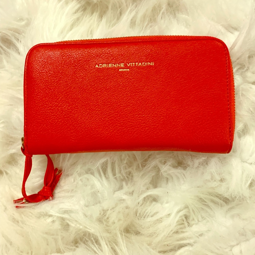 Adrienne Vittadini Red billfold wallet W/ 🔋charge